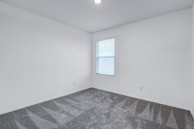 Building Photo - Modern 4-Bedroom Home with Loft, Open Livi...