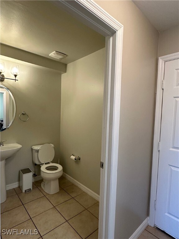 Building Photo - 8100 Allamanda Ct
