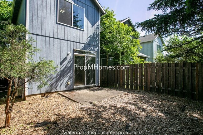 Building Photo - Adorable Three Bedroom Home In SE Portland - With A Spacious Backyard!