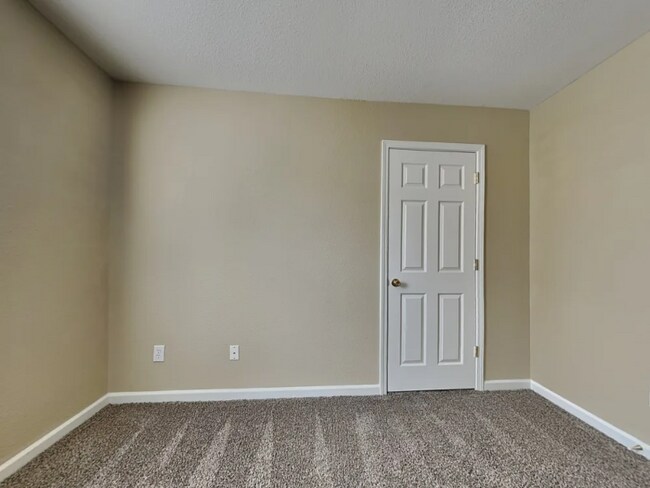 Building Photo - 1741 Beachwood Rd