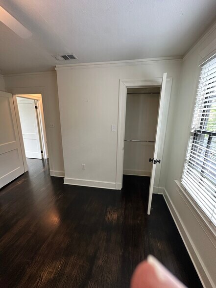 Building Photo - 772 Lakeland Dr