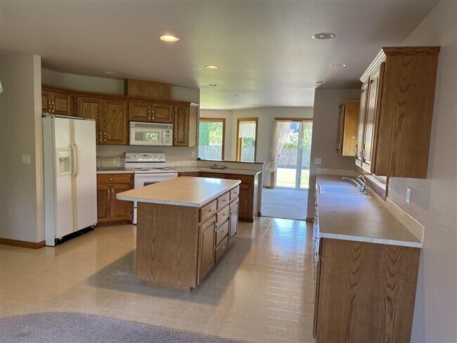 Building Photo - 219 W Maberry Dr