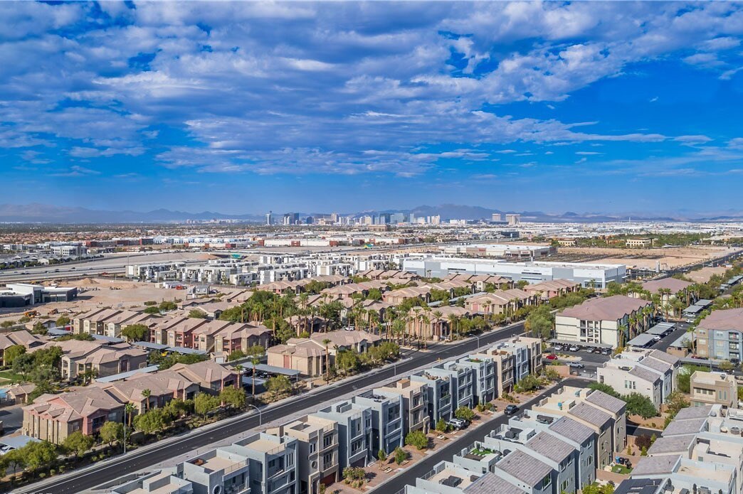 Building Photo - 8044 Carpenter Creek Ave