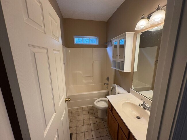 Building Photo - 836 Ridgetop Dr