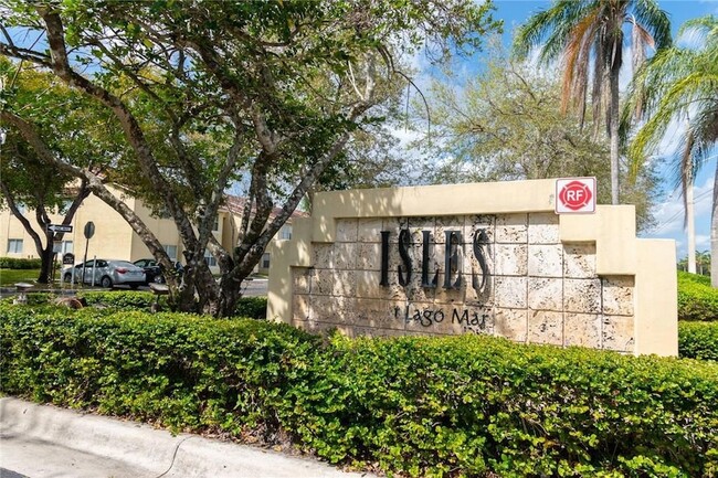 Building Photo - 417 Vista Isles Dr