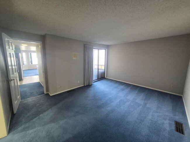Building Photo - Spacious 2 Bedroom Condo for Rent in the Fairhaven Neighborhood