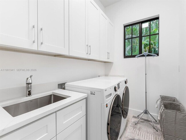 Building Photo - 1484 SW 32nd St