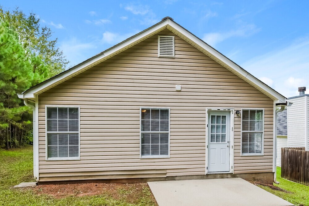 Building Photo - 1560 Wembley Dr