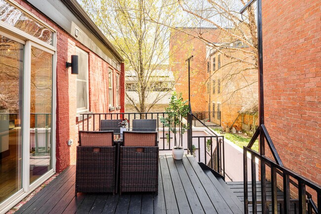 Building Photo - 1304 Broadway-ID1056031P