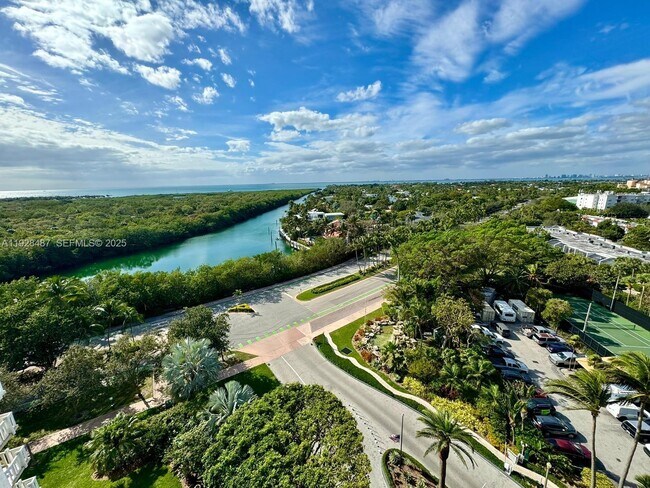 Building Photo - 1121 Crandon Blvd