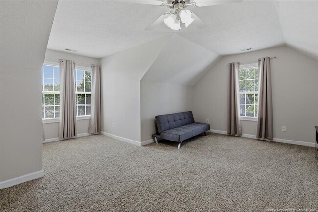 Building Photo - 420 Thorncliff Dr