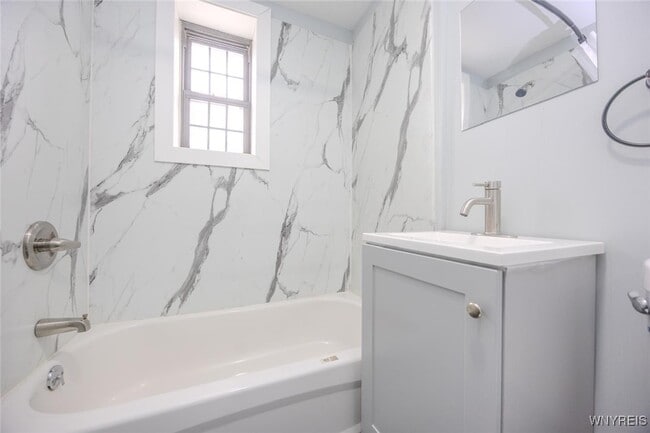 Building Photo - 530 Main St