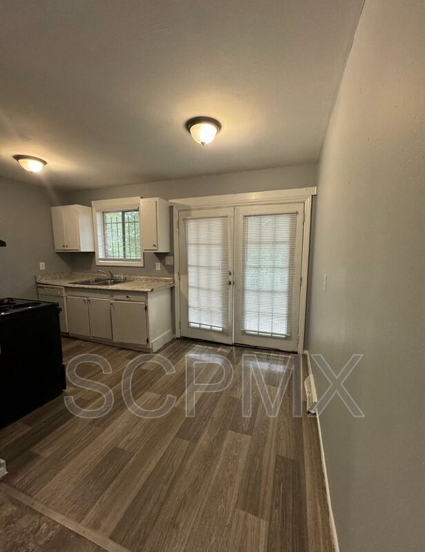 Building Photo - 532 Camrose Dr