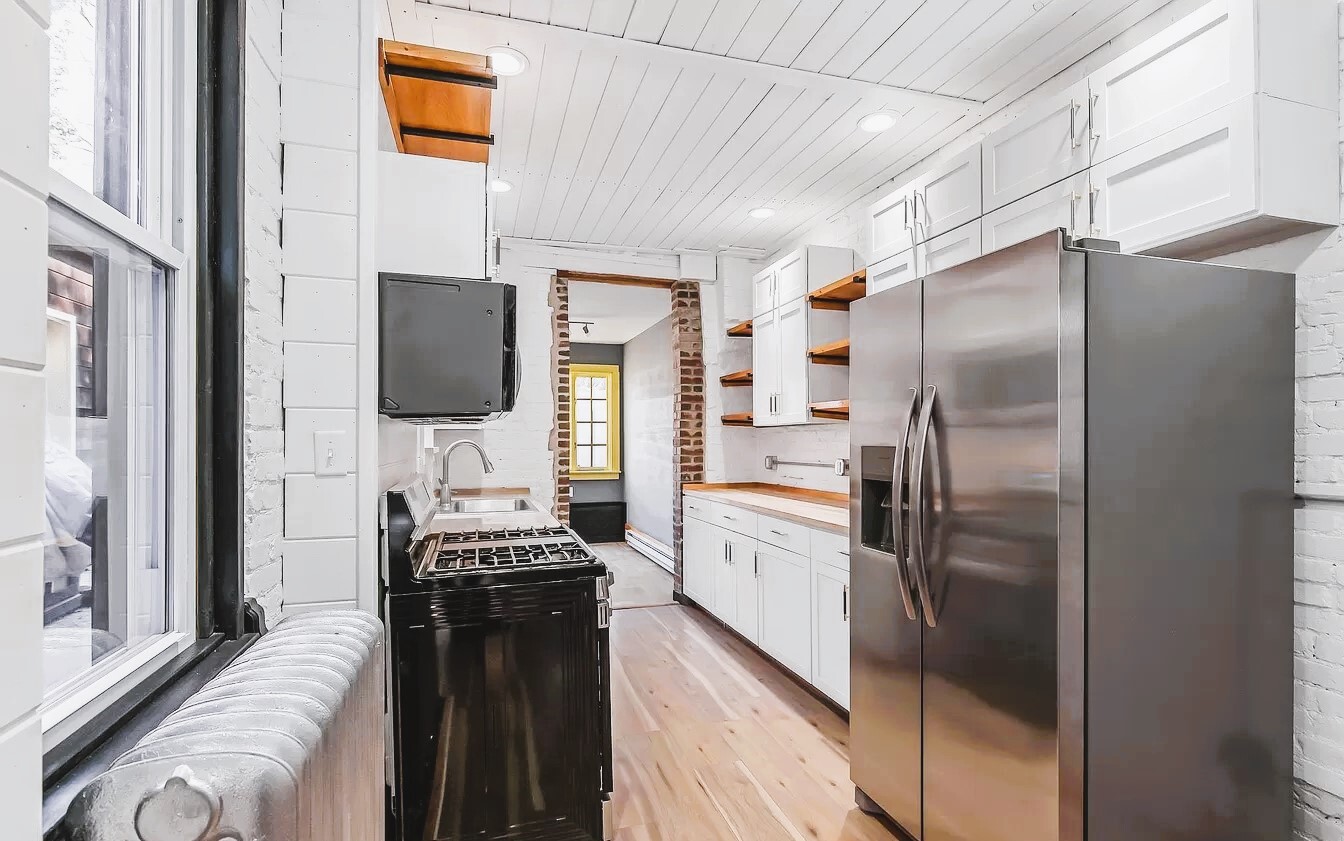 Building Photo - 121 Howard Ave