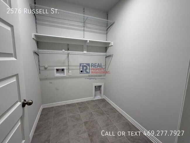 Building Photo - 2576 Russell St