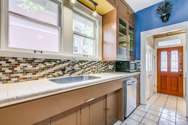 Building Photo - CHARMING 3-BEDROOM HOME IN MONTE VISTA