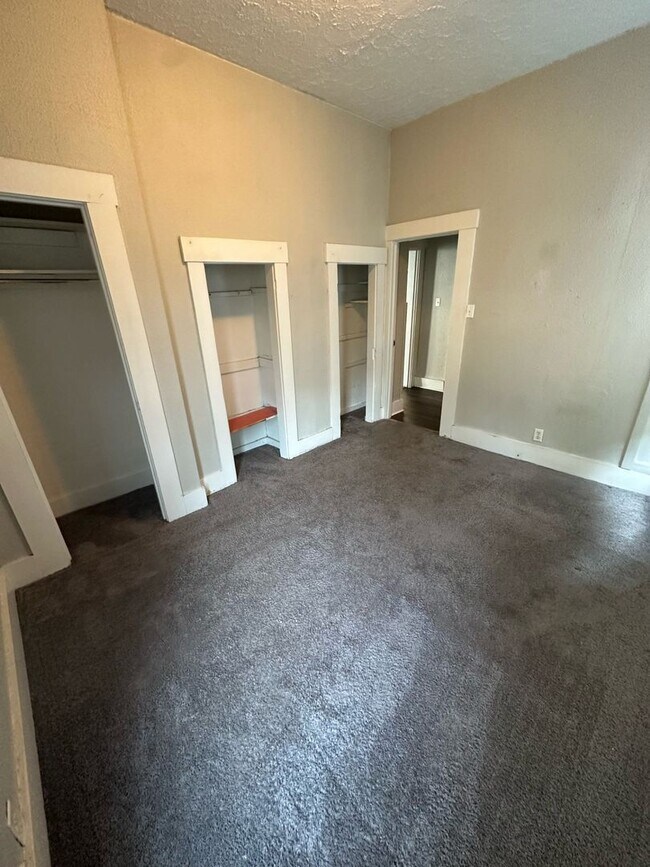 Building Photo - PRELEASING for AUGUST 2026! In-Unit Washer and Dryer