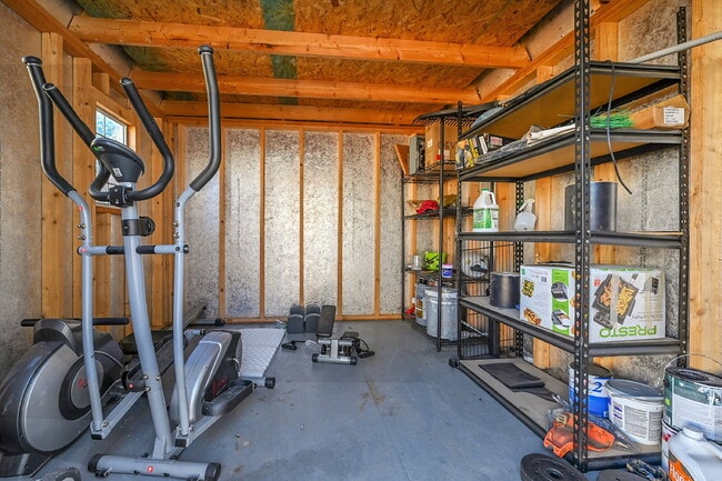 Building Photo - $1,900.00, 3-bed, 2-bath located in Colora...