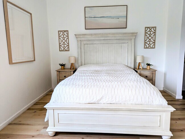 Building Photo - 23061 Aqua Vw