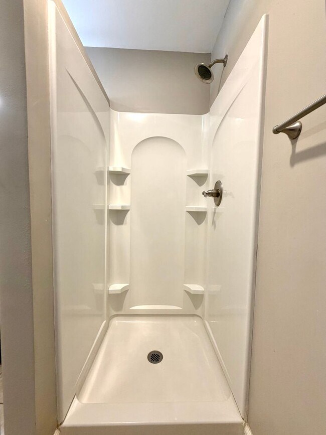 Building Photo - 1909 Needmore Rd