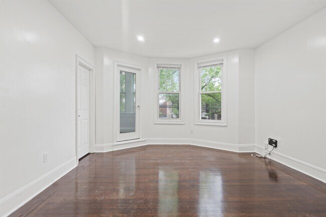 Building Photo - 56 Highwood Terrace