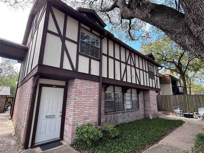Building Photo - 7407 Shadow Hill Dr