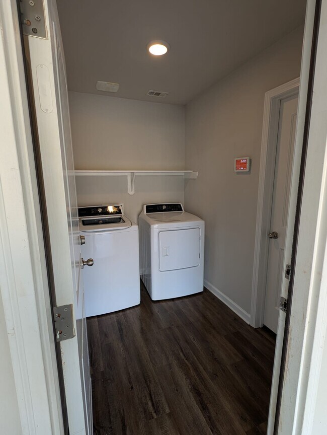 Building Photo - 75360 Crestview Hls Lp