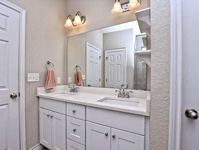 Building Photo - 128 Flexus Ln