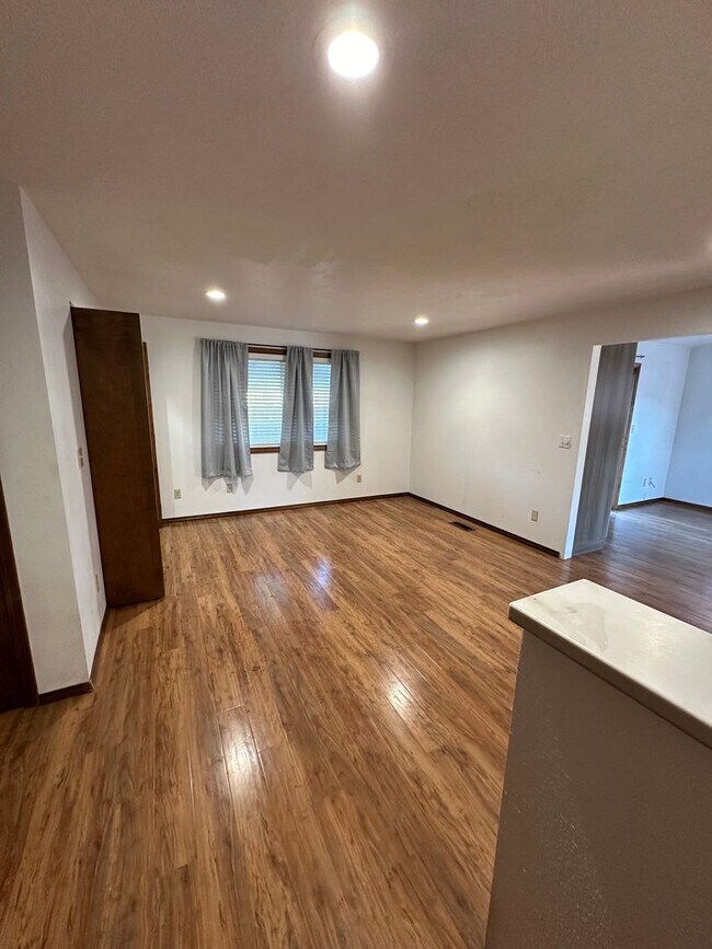 Building Photo - 3-bedroom 2 bath House