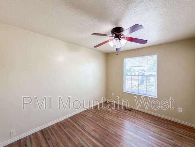 Building Photo - 2322 N 1075 E