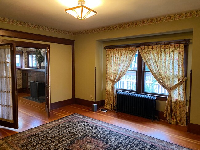 Building Photo - Stunning home in Downtown Longmont