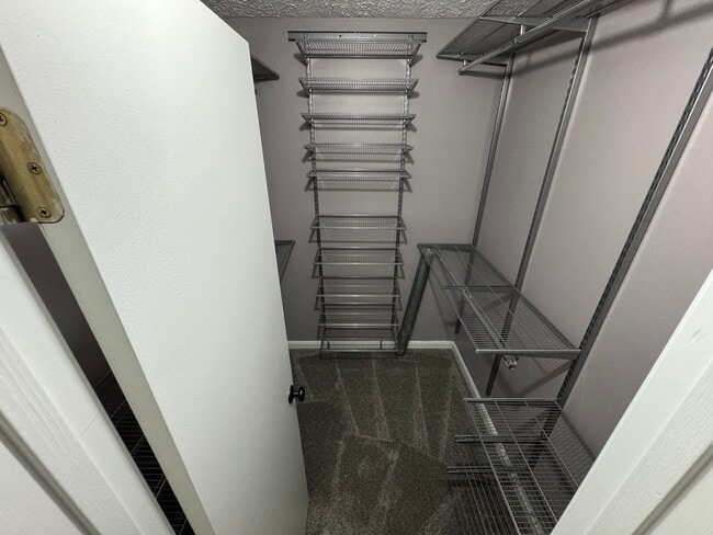 Building Photo - Sun-filled And Spacious 2 Bed 2 Bath Condo With Balcony In Desired Willow Point