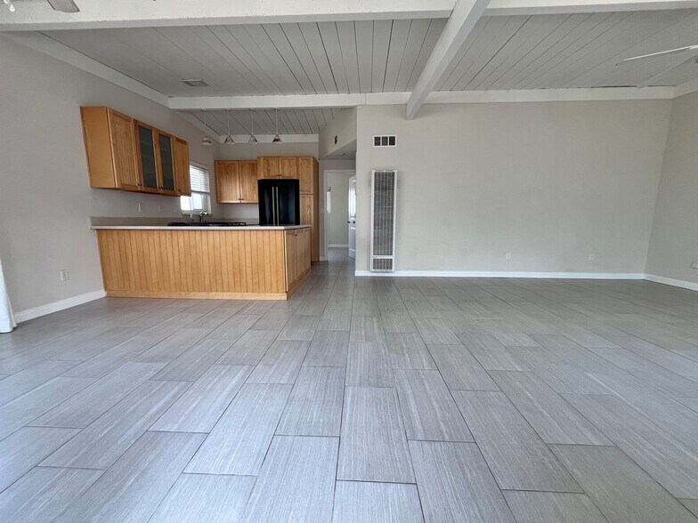 Building Photo - 1680 Seacoast Dr
