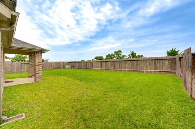 Building Photo - 9623 Japonica Dr