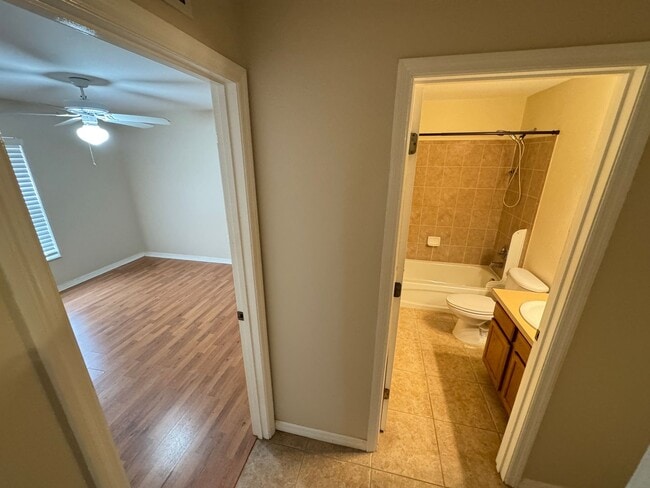 Building Photo - $300 OFF A MONTH OF RENT! Lovely, Spacious 2 Bedroom, 2 Bathroom Home in Sebring!!