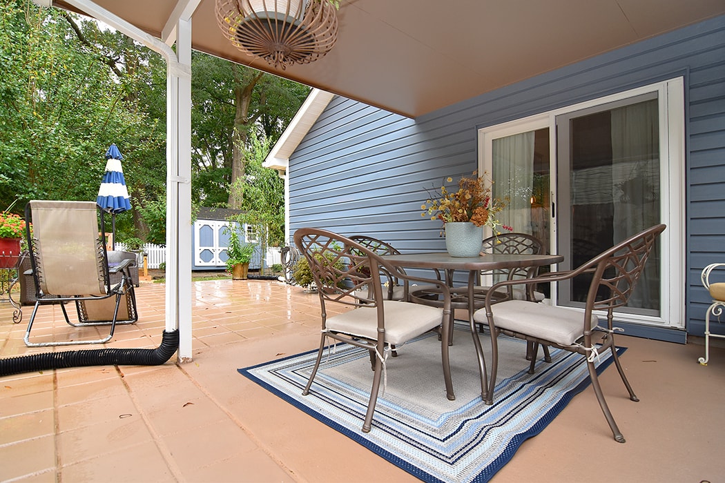 Covered back patio - 16611 Glenfurness Dr