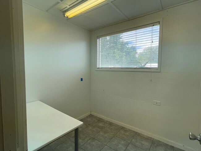 Building Photo - Updated 2 bedroom, large fenced back yard ...