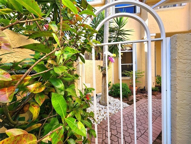 Building Photo - 21028 NE 34th Ct