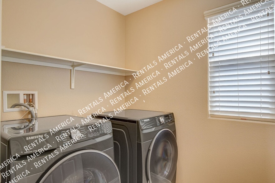 Building Photo - 7463 Earnshaw Ave