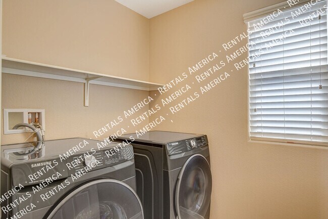 Building Photo - 7463 Earnshaw Ave