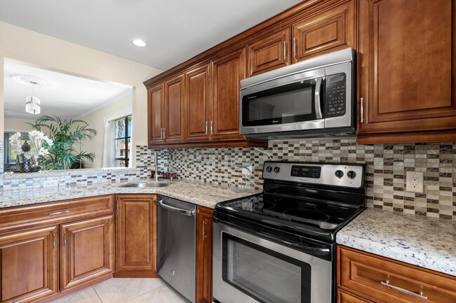 Building Photo - 9267 Vista Del Lago