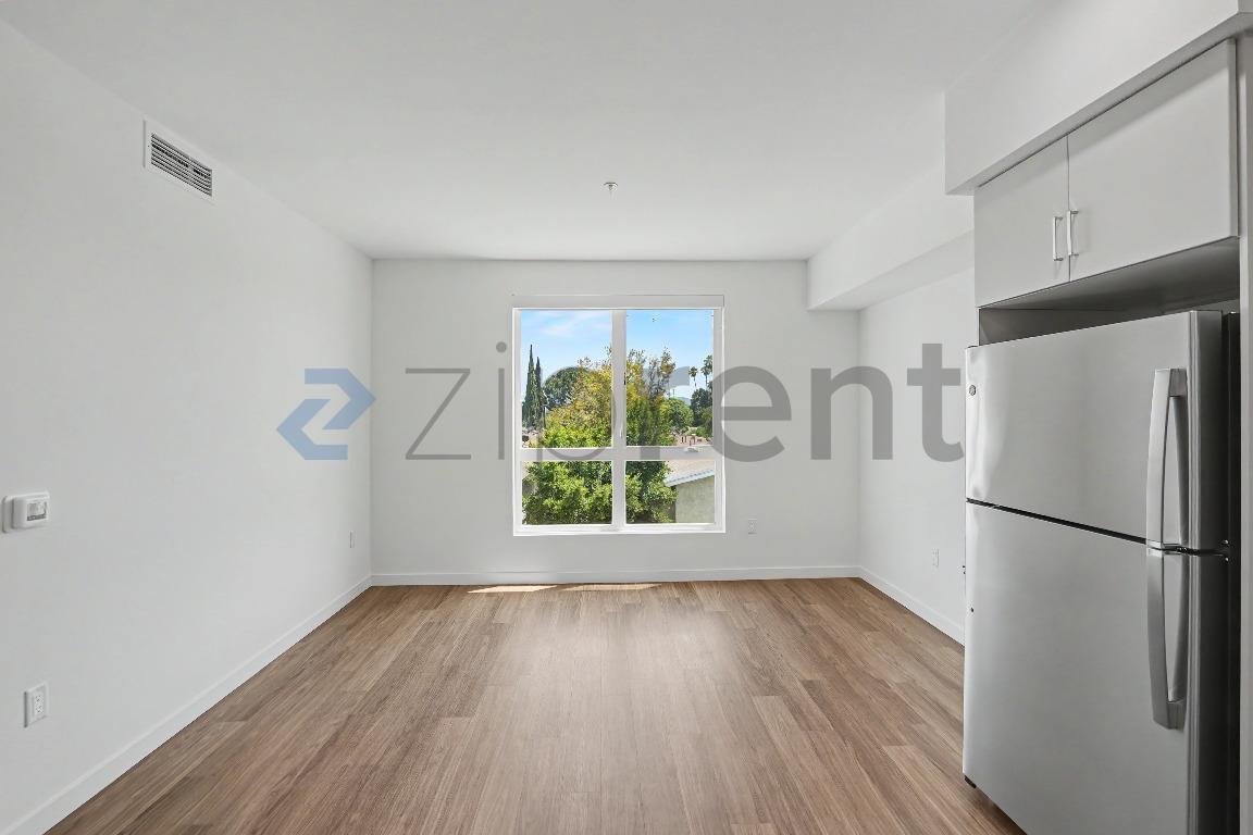 Building Photo - Unit 310