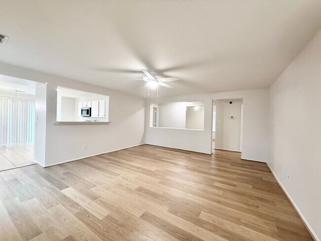 Building Photo - Elegant 3/2/2 w/ Study Home in Westminster...