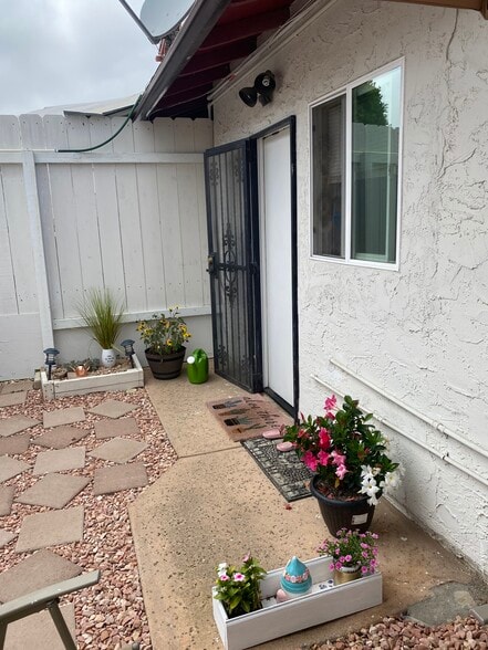 Building Photo - 7008 Dennison St