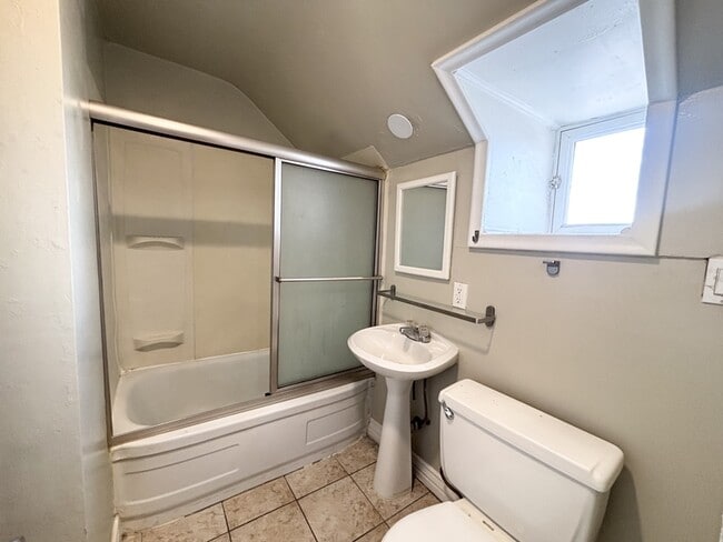 Building Photo - 512-514 E 500 S