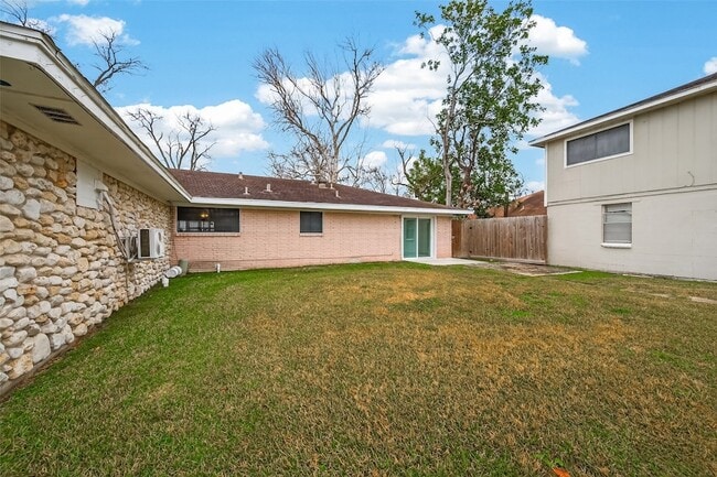 Building Photo - 10 Ferguson St