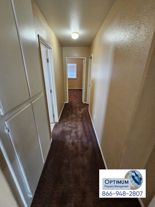 Building Photo - Spacious 6 bedroom , 3 bathroom home with downstairs bedroom and bath