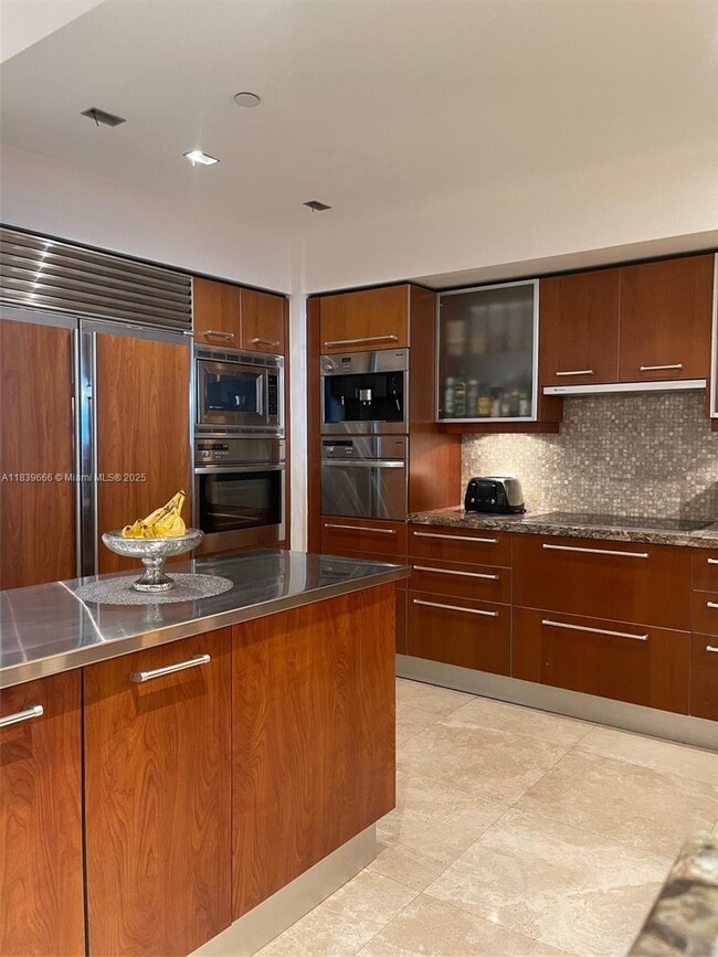 Building Photo - 1331 Brickell Bay Dr