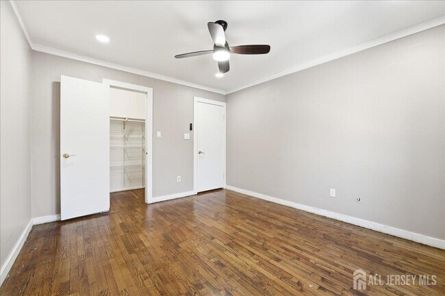 Building Photo - 18 Irongate