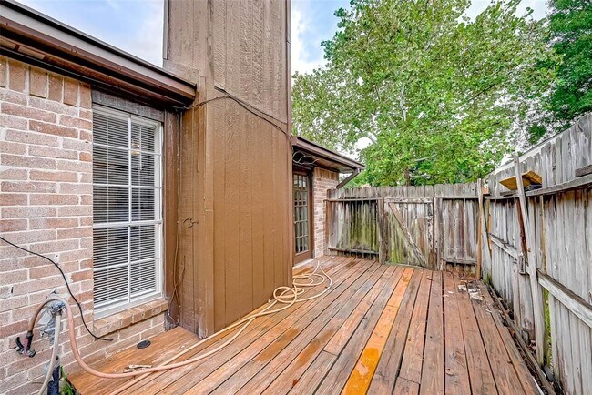 Building Photo - 17435 Glenmorris Dr
